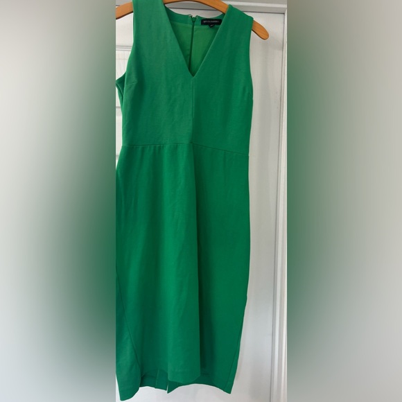 Banana Republic Dresses & Skirts - Banana Republic Vibrant Green V Neck Dress Sz 6
Work /Special Occasion